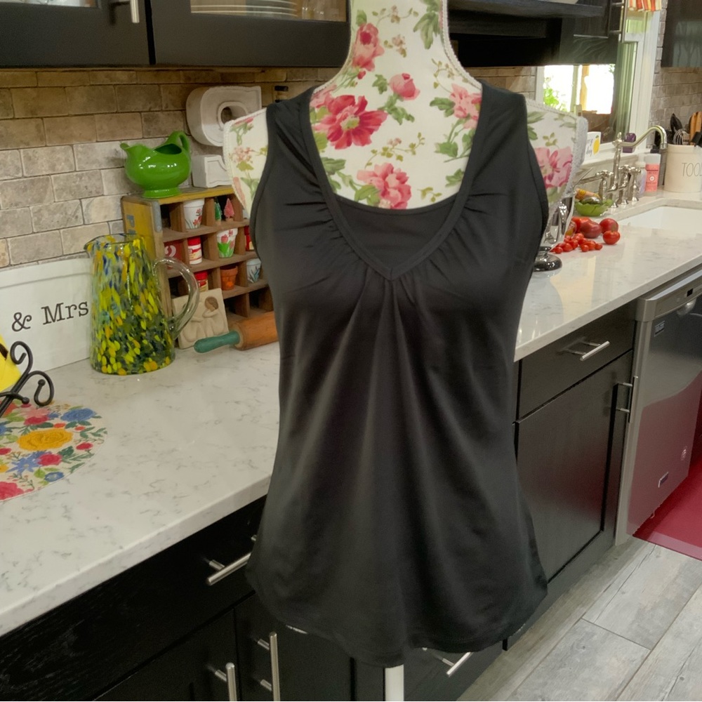 Tail Activewear Black Sleeveless Top
Size Medium Stretch
Gathered At Neckline